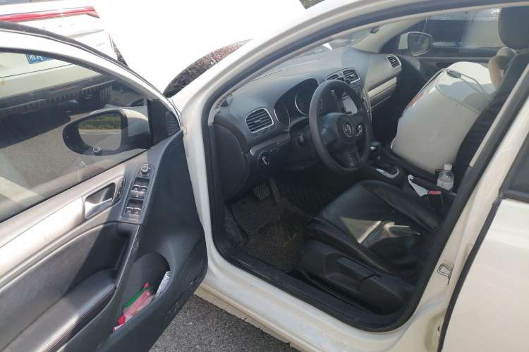 Used Volkswagen Golf 2010 1.6 Automatic Fashion Model Driver Seat