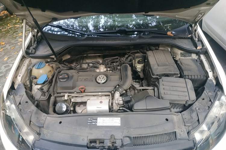 Used Volkswagen Golf 2010 1.4 TSI Automatic Comfort Model Engine Bay