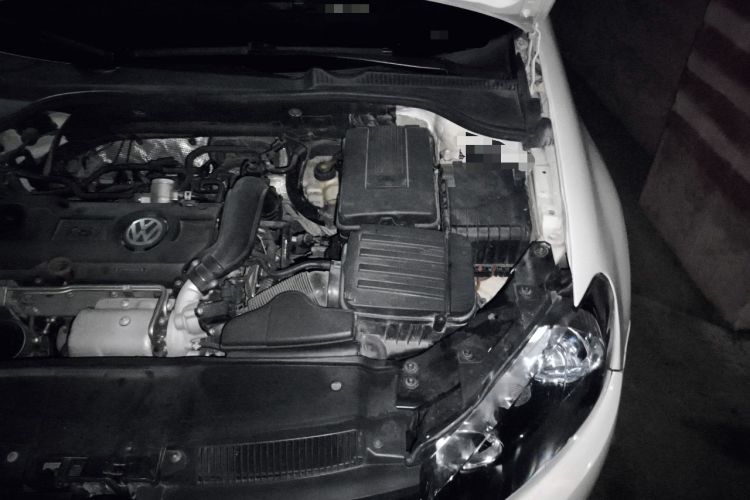 Used Volkswagen Golf 2010 1.4 TSI Automatic Luxury Model Engine Bay Left