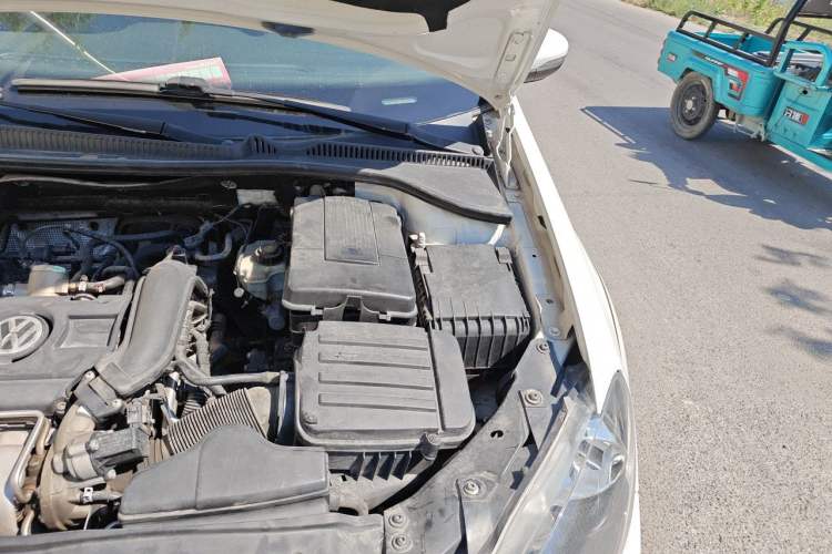 Used Volkswagen Golf 2010 1.4 TSI Automatic Comfort Model Engine Bay Left