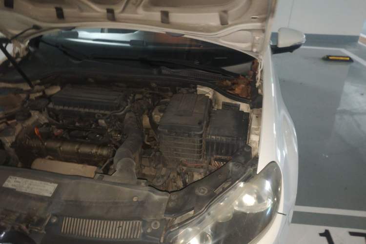 Used Volkswagen Golf 2010 1.6 Automatic Comfort Edition Engine Bay Left
