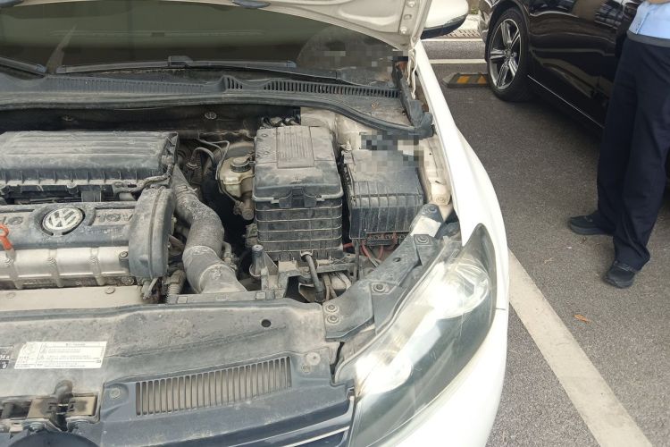 Used Volkswagen Golf 2010 1.6 Manual Comfort Version Engine Bay Left