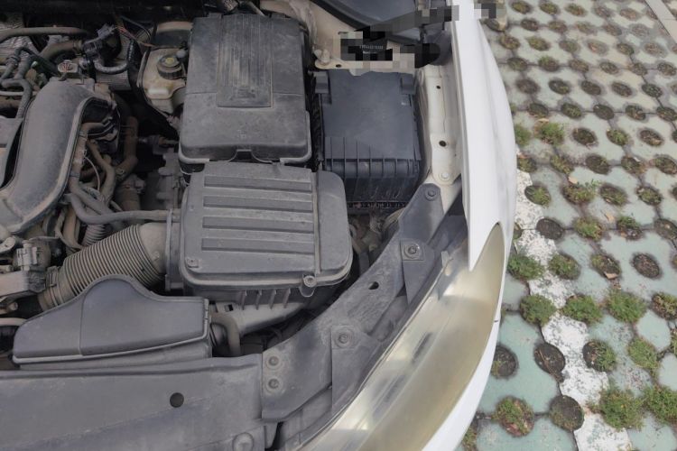 Used Volkswagen Golf 2010 1.4 TSI Automatic Luxury Model Engine Bay Left