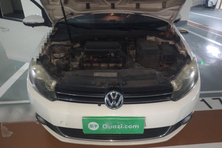 Used Volkswagen Golf 2010 1.6 Automatic Comfort Edition Engine Bay