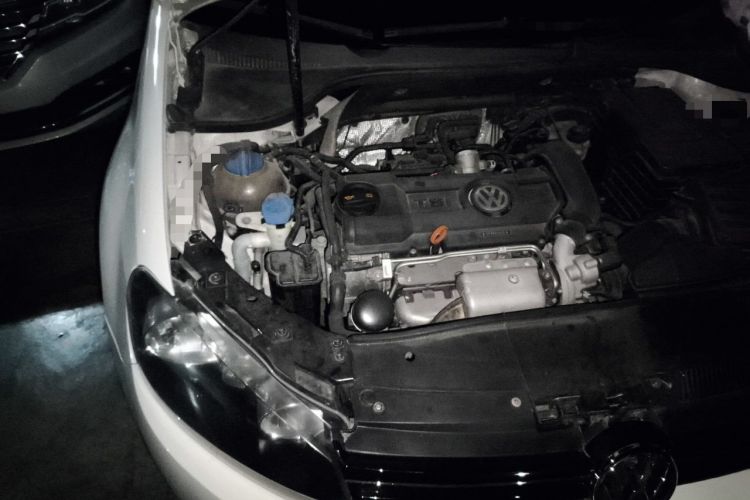Used Volkswagen Golf 2010 1.4 TSI Automatic Luxury Model Engine Bay Right