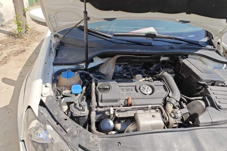 Used Volkswagen Golf 2010 1.4 TSI Automatic Comfort Model Engine Bay Right