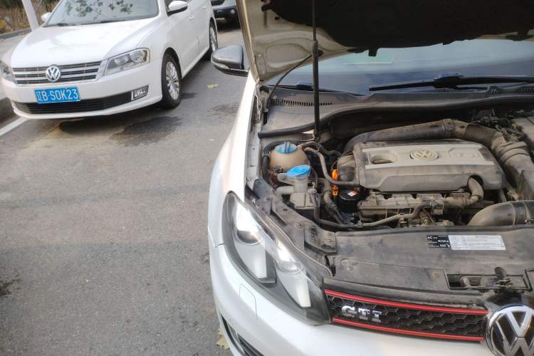 Used Volkswagen Golf 2010 2.0 TSI GTI Engine Bay Right
