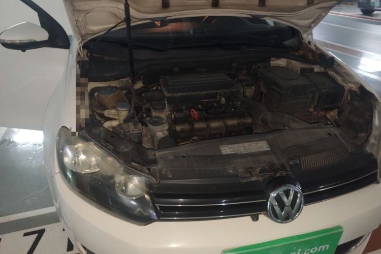 Used Volkswagen Golf 2010 1.6 Automatic Comfort Edition Engine Bay Right