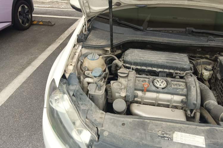 Used Volkswagen Golf 2010 1.6 Manual Comfort Version Engine Bay Right