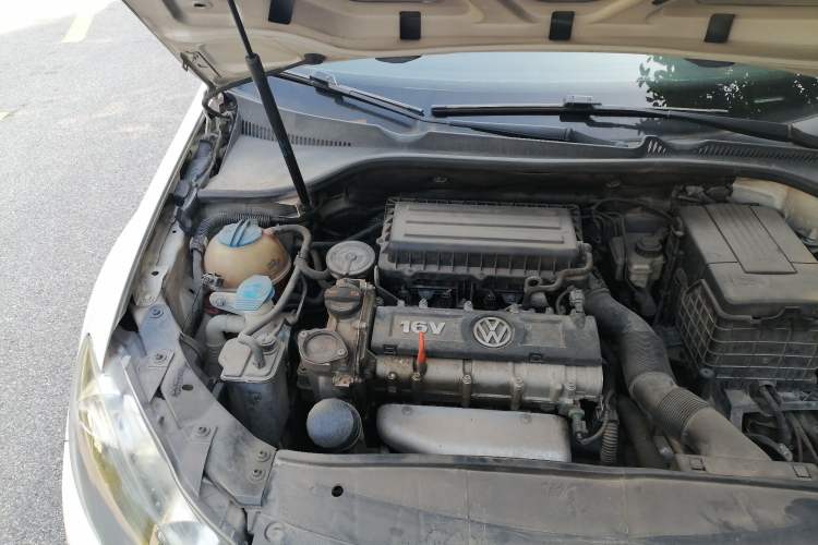 Used Volkswagen Golf 2010 1.6 Automatic Fashion Model Engine Bay Right