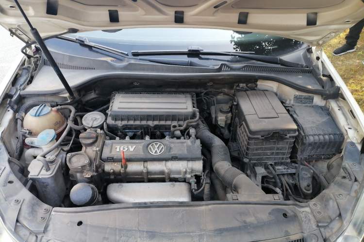 Used Volkswagen Golf 2010 1.6 Automatic Fashion Model Engine Bay