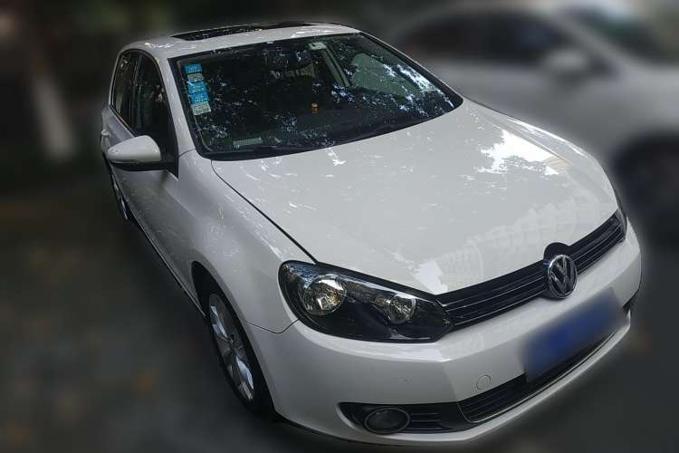 Used Volkswagen Golf 2010 1.4 TSI Automatic Comfort Model Front Right 45 Deg