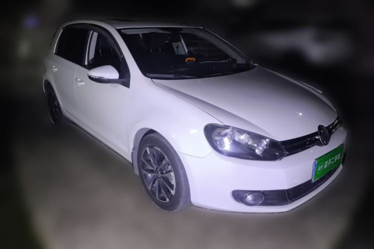 Used Volkswagen Golf 2010 1.4 TSI Automatic Luxury Model Front Right 45 Deg
