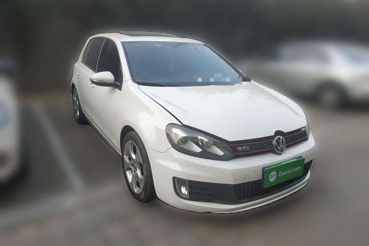 Used Volkswagen Golf 2010 2.0 TSI GTI Front Right 45 Deg
