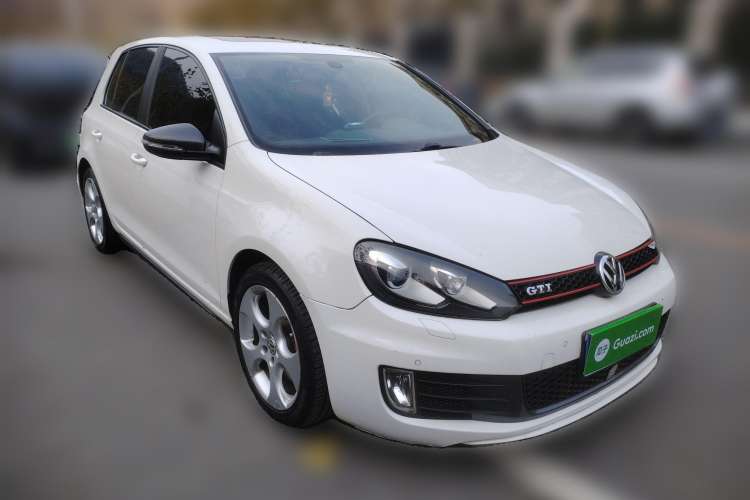 Used Volkswagen Golf 2010 2.0 TSI GTI Front Right 45 Deg