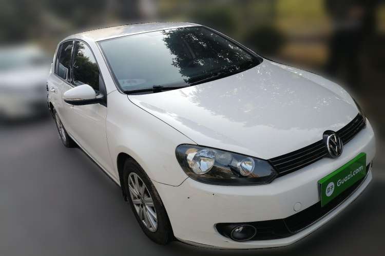 Used Volkswagen Golf 2010 1.6 Automatic Fashion Model Front Right 45 Deg