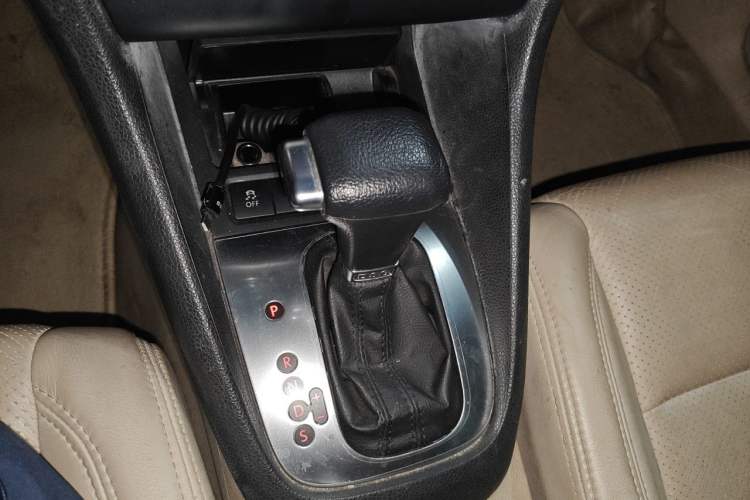 Used Volkswagen Golf 2010 1.4 TSI Automatic Comfort Model Gear Lever