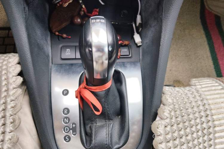Used Volkswagen Golf 2010 1.4 TSI Automatic Comfort Model Gear Lever