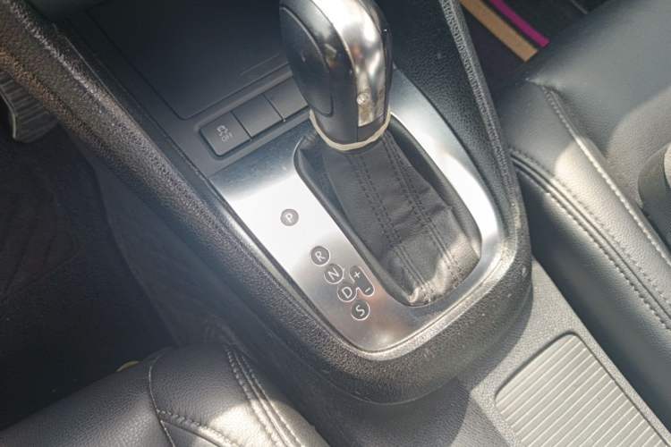 Used Volkswagen Golf 2010 1.4 TSI Automatic Comfort Model Gear Lever