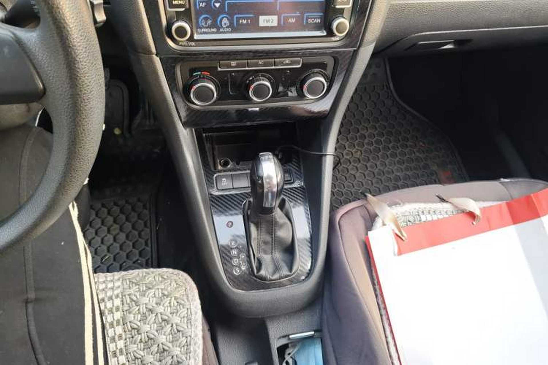 Used Volkswagen Golf 2010 1.4 TSI Automatic Comfort Model Gear Lever