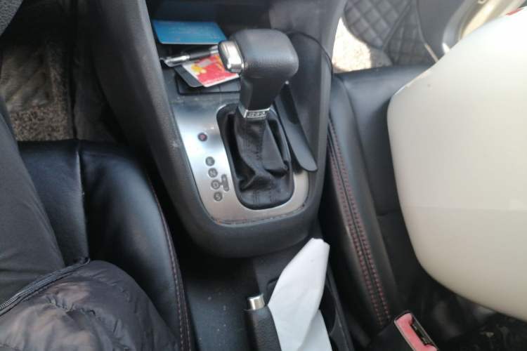 Used Volkswagen Golf 2010 1.6 Automatic Fashion Model Gear Lever