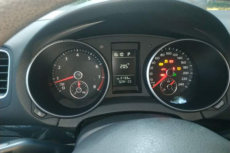 Used Volkswagen Golf 2010 1.4 TSI Automatic Comfort Model Instrument Cluster