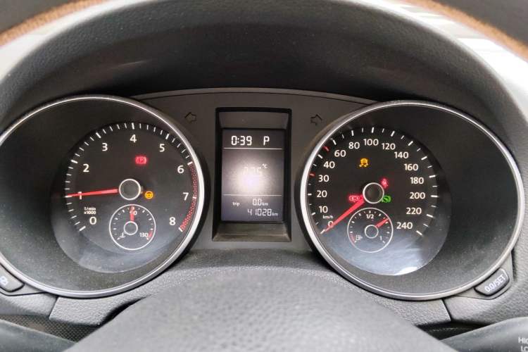 Used Volkswagen Golf 2010 1.4 TSI Automatic Comfort Model Instrument Cluster