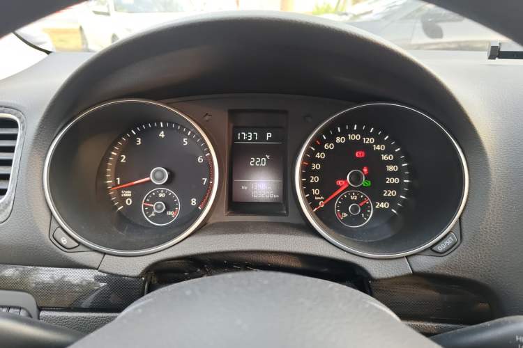 Used Volkswagen Golf 2010 1.4 TSI Automatic Comfort Model Instrument Cluster