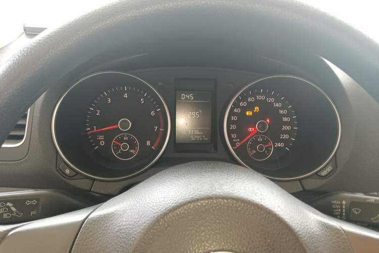 Used Volkswagen Golf 2010 1.6 Manual Comfort Version Instrument Cluster