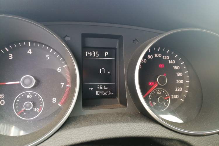 Used Volkswagen Golf 2010 1.6 Automatic Fashion Model Instrument Cluster
