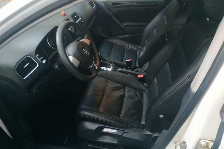 Used Volkswagen Golf 2010 1.4 TSI Automatic Comfort Model Left Front Seat