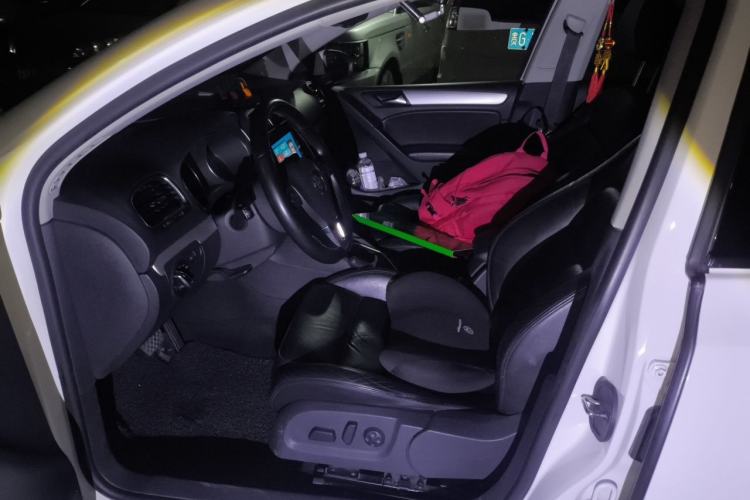 Used Volkswagen Golf 2010 1.4 TSI Automatic Luxury Model Left Front Seat
