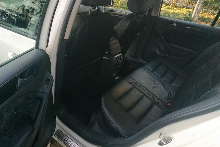 Used Volkswagen Golf 2010 1.4 TSI Automatic Comfort Model Left Rear Seat