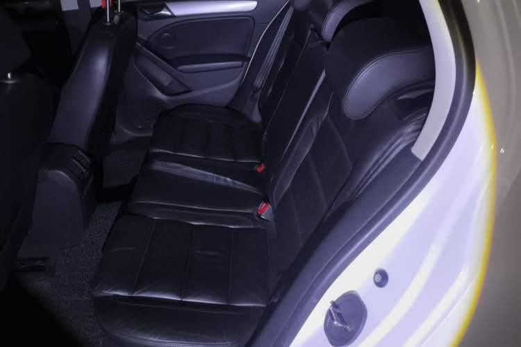 Used Volkswagen Golf 2010 1.4 TSI Automatic Luxury Model Left Rear Seat