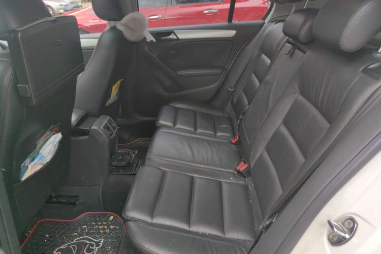 Used Volkswagen Golf 2010 1.4 TSI Automatic Luxury Model Left Rear Seat