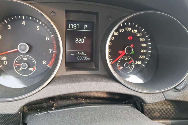 Used Volkswagen Golf 2010 1.4 TSI Automatic Comfort Model Odometer Close Up