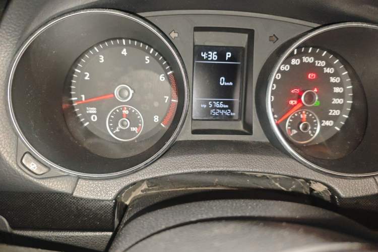 Used Volkswagen Golf 2010 1.6 Automatic Comfort Edition Odometer Close Up