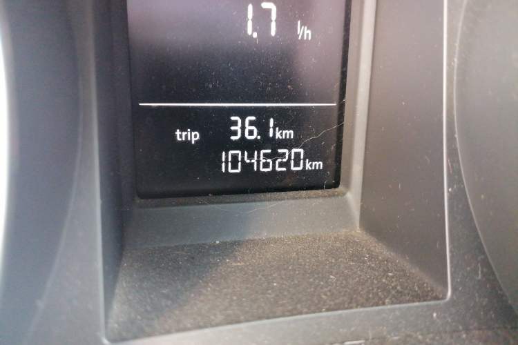 Used Volkswagen Golf 2010 1.6 Automatic Fashion Model Odometer Close Up