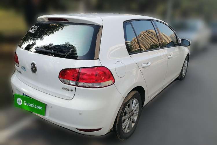 Used Volkswagen Golf 2010 1.6 Automatic Fashion Model Rear Right 45 Deg