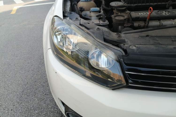 Used Volkswagen Golf 2010 1.6 Automatic Fashion Model Right Front Headlight