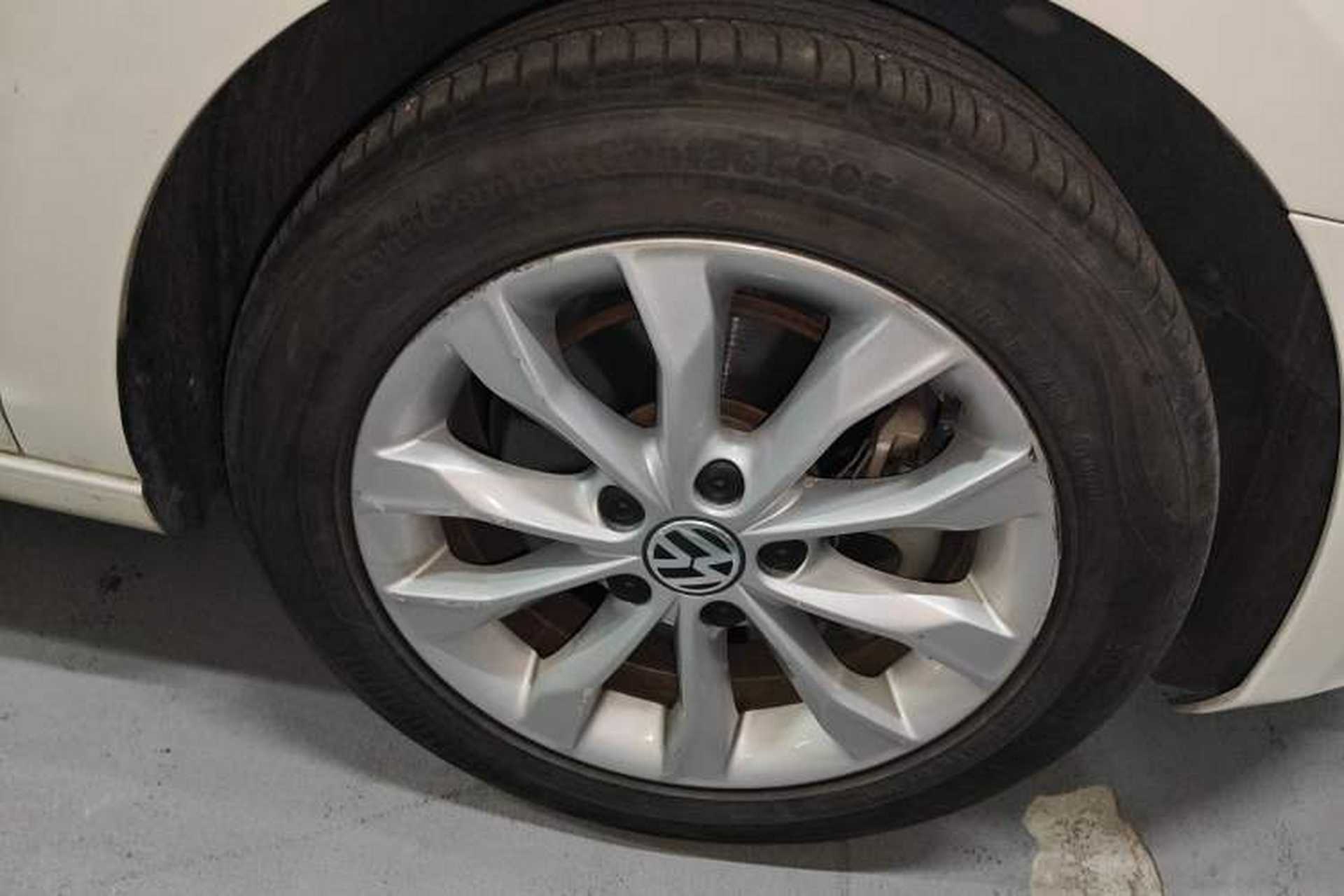 Used Volkswagen Golf 2010 1.4 TSI Automatic Comfort Model Right Front Wheel Hub