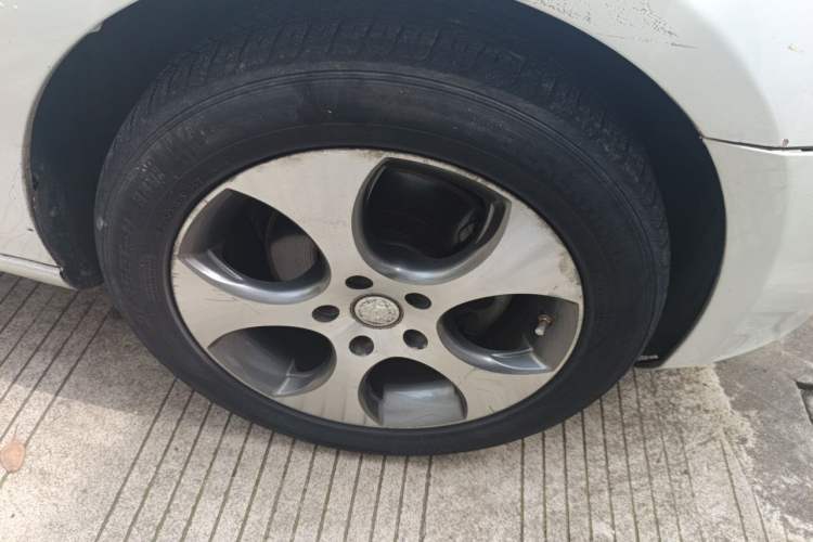 Used Volkswagen Golf 2010 1.4 TSI Automatic Comfort Model Right Front Wheel Hub