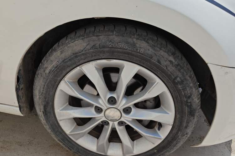 Used Volkswagen Golf 2010 1.4 TSI Automatic Comfort Model Right Front Wheel Hub