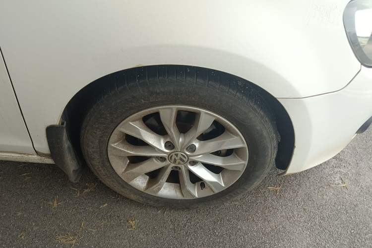 Used Volkswagen Golf 2010 1.6 Manual Comfort Version Right Front Wheel Hub