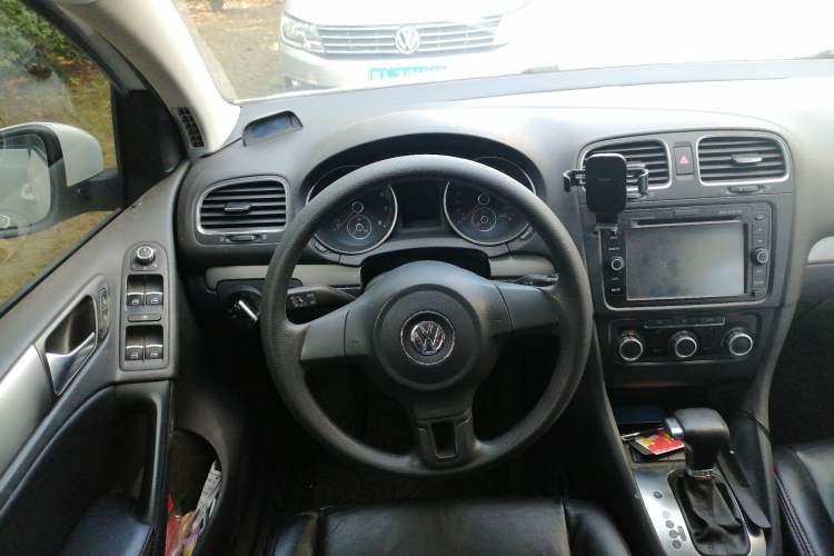 Used Volkswagen Golf 2010 1.6 Automatic Fashion Model Steering Wheel