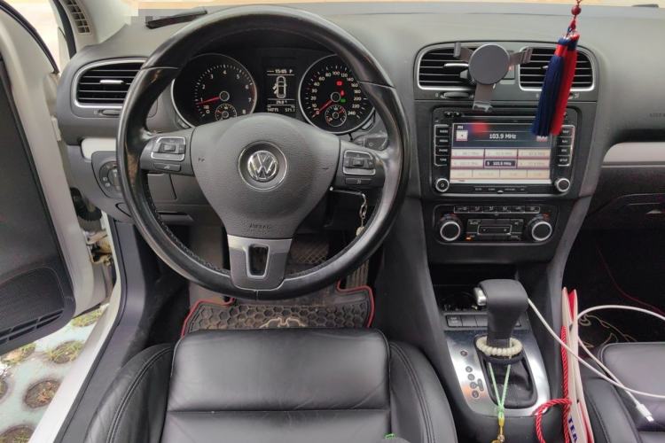 Used Volkswagen Golf 2010 1.4 TSI Automatic Luxury Model Steering Wheel