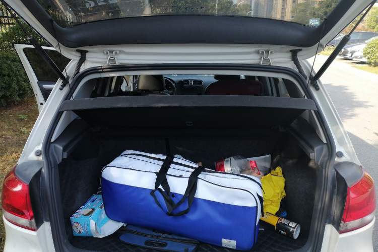 Used Volkswagen Golf 2010 1.6 Automatic Fashion Model Trunk