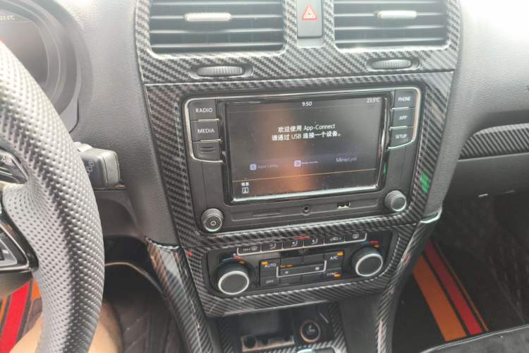 Used Volkswagen Golf 2011 1.4 TSI Comfort Travel Edition Audio And AC Panel