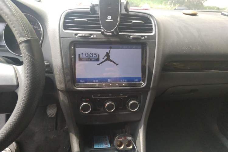 Used Volkswagen Golf 2011 1.6 Manual Comfort Model Audio And AC Panel
