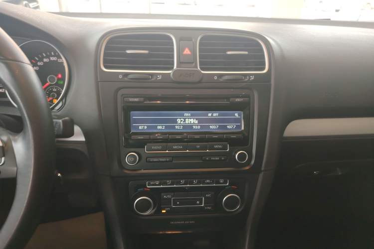 Used Volkswagen Golf 2011 1.4 TSI Comfort Travel Edition Audio And AC Panel